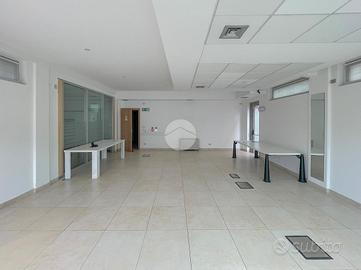 NEGOZIO A PALAZZO PIGNANO