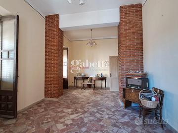 Ampio appartamento in via Roma AC/108