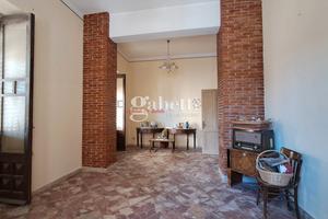 Ampio appartamento in via Roma AC/108