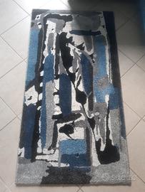 Tappeto,azzurro, bianco, nero e grigio 