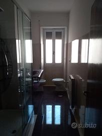 composizione bagno color bordeaux