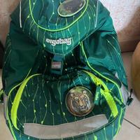Zaino ergobag pantera verde con adesivi aggiuntivi