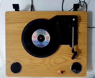 giradischi amplificato e altoparlanti incorporati