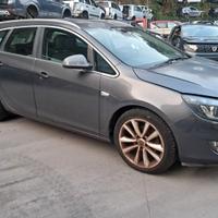 OPEL ASTRA 2010 SOLO PER RICAMBI