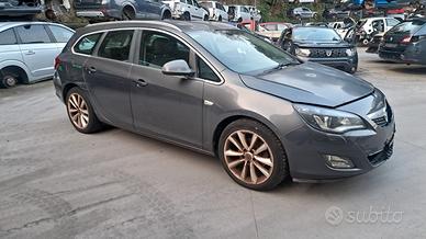 OPEL ASTRA 2010 SOLO PER RICAMBI