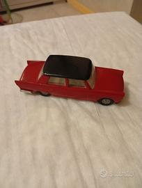 POLITOYS FIAT 1800 IN PLASTICA SCALA 1/41 - N. 26