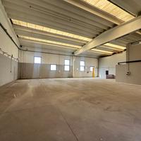 Capannone d/7 500mq con piazzale