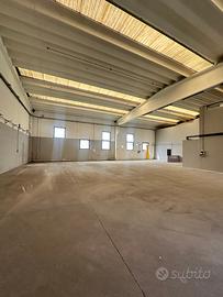 Capannone d/7 500mq con piazzale