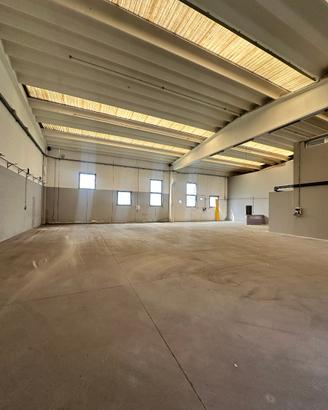 Capannone d/7 500mq con piazzale