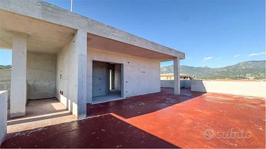 Trilocale bilivelli con ampia terrazza