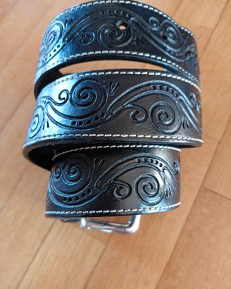 Cintura di pelle decorata a mano