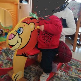 Leone a dondolo legno