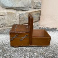 Scatola portautensili in legno vintage con manico