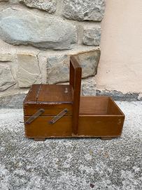 Scatola portautensili in legno vintage con manico