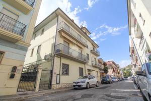 4 LOCALI A SAN BENEDETTO DEL TRONTO