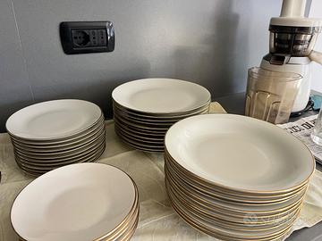 Set piatti con bordo oro