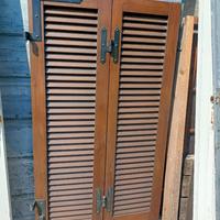 Finestre e persiane gelosie legno con telaio