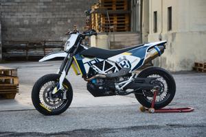 Husqvarna 701 supermoto