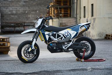 Husqvarna 701 supermoto