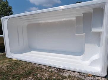 Piscina in vetroresina