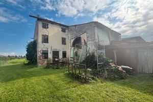 Ronco all'Adige: rustico da ristrutturare