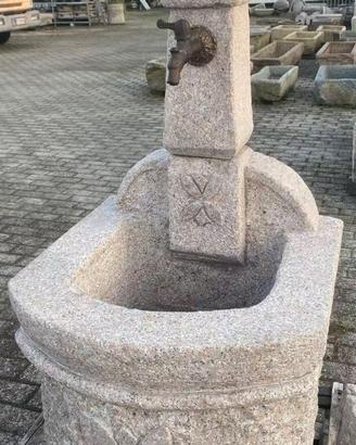 Fontana in vera pietra granito