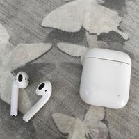 AirPods Apple