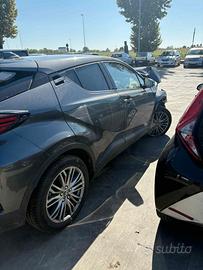 Toyota CHR del 2022 per pezzi di ricambio