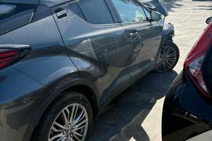 Toyota CHR del 2022 per pezzi di ricambio