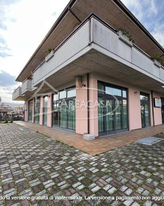 Immobile di 414 m² a Folignano