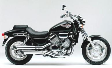 ricambi x VF 750 c serbatoio motore forcelle etc.