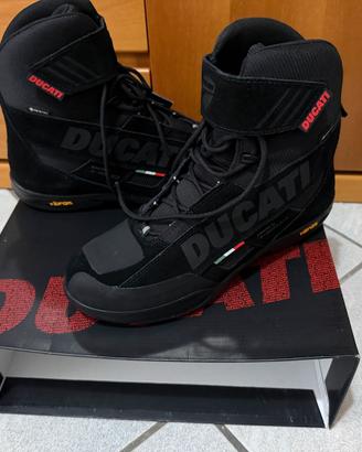 Stivali bassi da moto DUCATI --NUOVI--