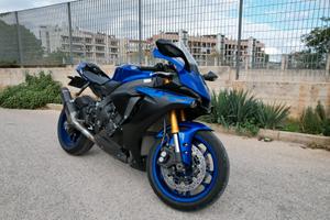 Yamaha R1 2019