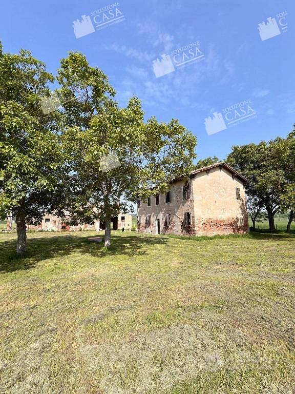Rustico / Casale di 218 m² con più di 5 locali a P - Vista 4