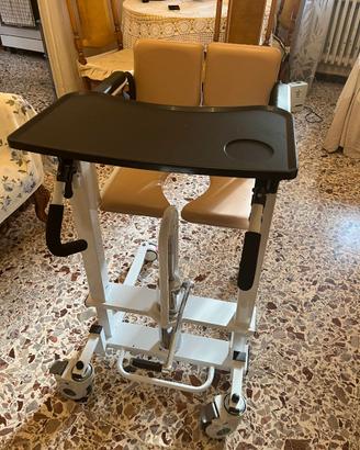 Sedia sollevatrice per anziani