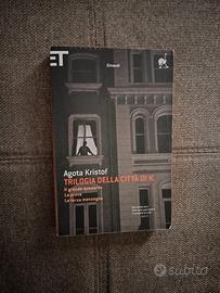 libro " trilogia della città di k. "