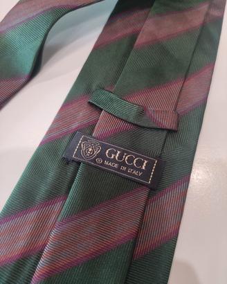 Cravatta Gucci vintage in pura seta 