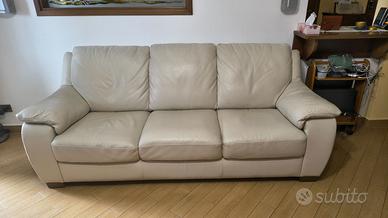 Divano in pelle tre posti