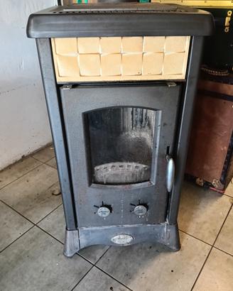 stufa a legna Anselmo cola betty