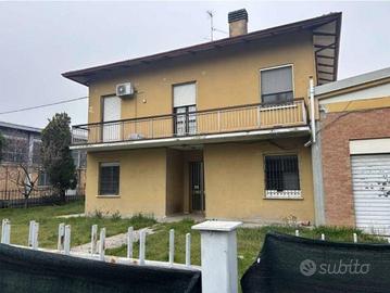 Immobile in asta di 314 m² con 4 locali e box auto