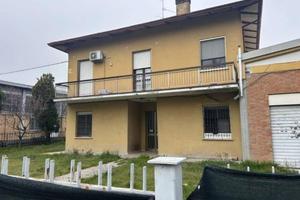 Immobile in asta di 314 m² con 4 locali e box auto