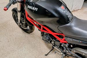 Ducati Monster 695 