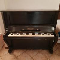 Pianoforte in legno verticale