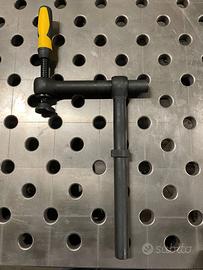 Morsetto di fissaggio per banco da saldatura