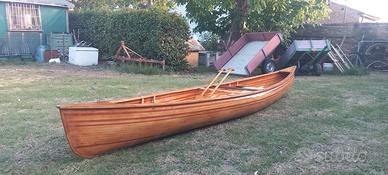 Canoa canadese in legno