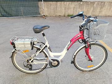 bicicletta elettrica a pedalata assistita