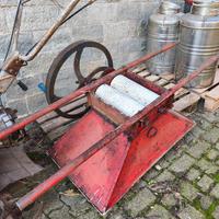 Pigiatrice manuale con contenitori