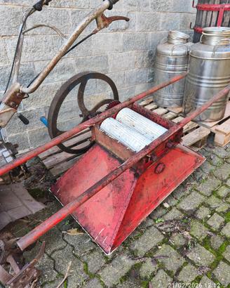 Pigiatrice manuale con contenitori