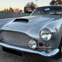 Aston Martin DB4 3.7 SUPERLEGGERA