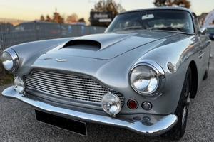 Aston Martin DB4 3.7 SUPERLEGGERA